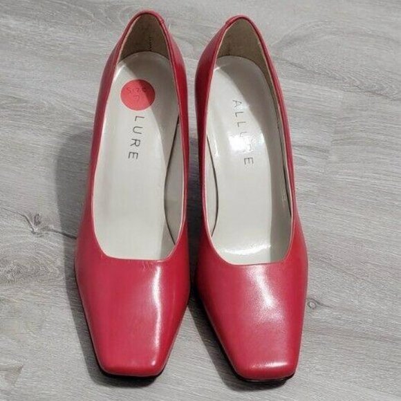 Pre owned ALLURE  Red heels size 7M. In great cond - Picture 1 of 7
